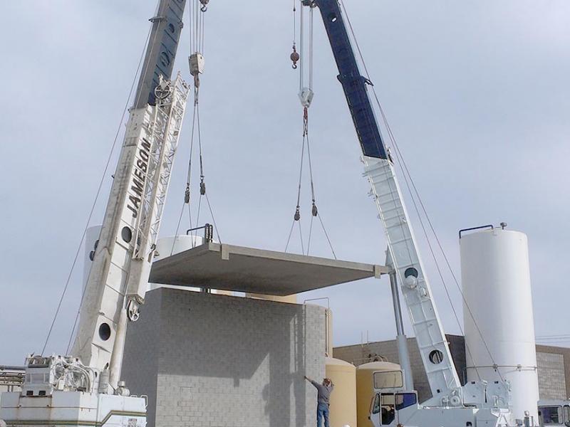 Tandem crane lift